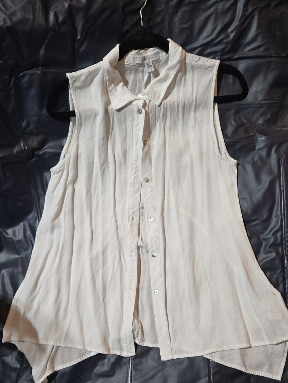 Fever Sleeveless Button-Down Blouse in Cream